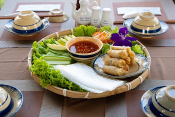 Tĩnh Lạc Viên - Khám Phá Hương Vị Độc Đáo của Ẩm Thực Chay và Mặn